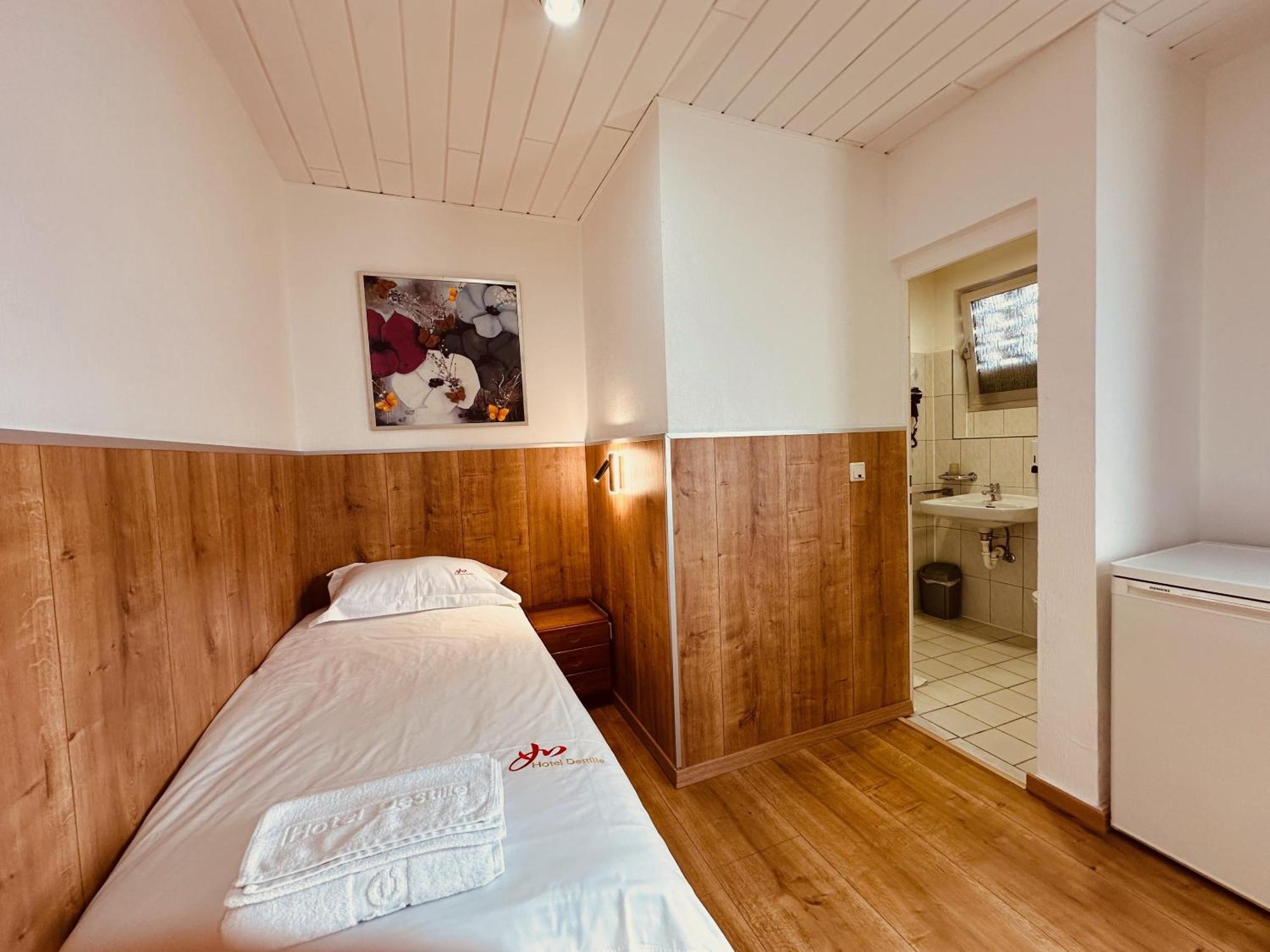 Hotel Destille Dormagen Habitación foto